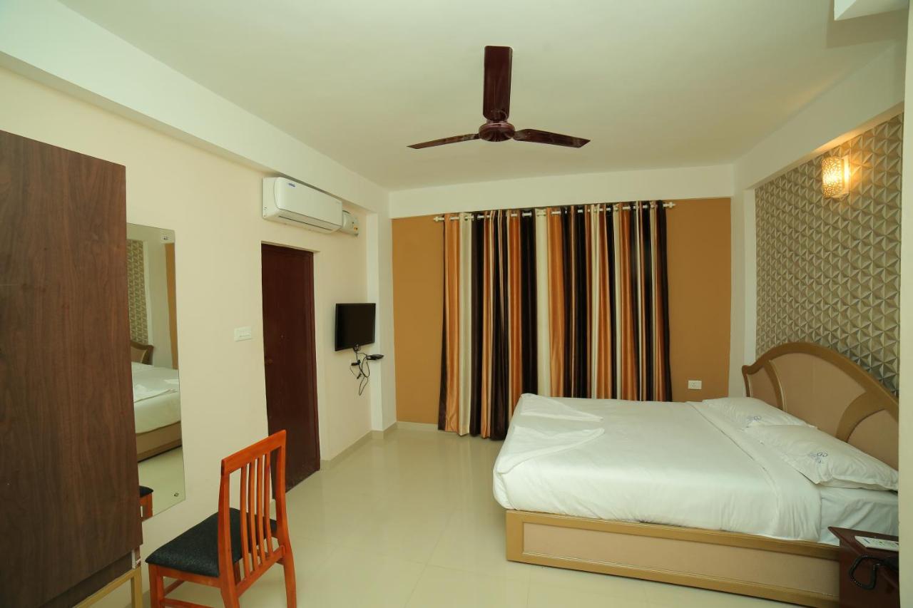 Hotel Falcon Thiruvananthapuram Exteriör bild
