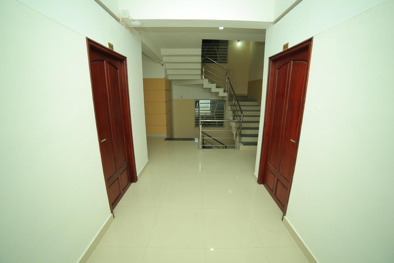 Hotel Falcon Thiruvananthapuram Exteriör bild